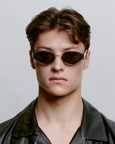 Sølv metal A.Kjærbede solbriller, mørk glas, hænglser, foran på herre