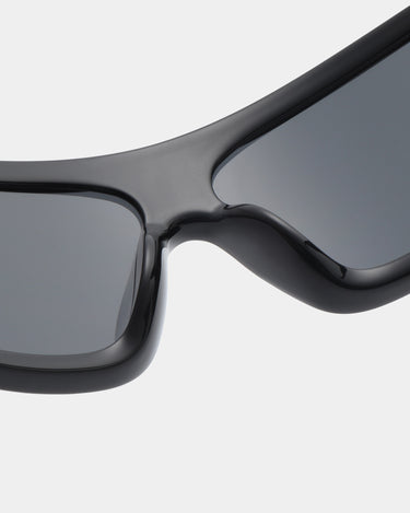 Sorte sports A.Kjærbede solbriller med mørk glas - tæt detalje