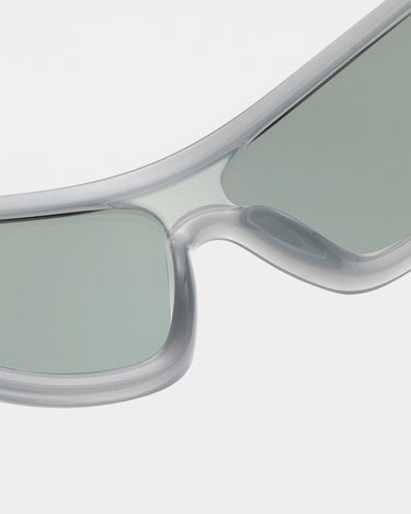 Grå sports A.Kjærbede solbriller med grå glas - tæt detalje