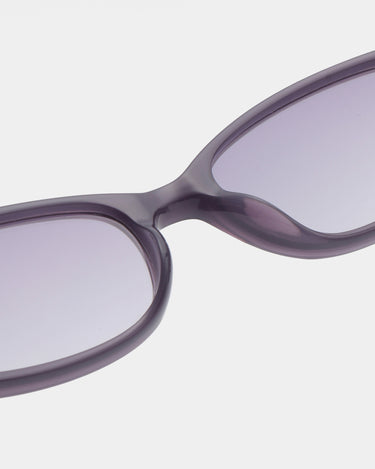 Ovale lilla A.Kjærbede solbriller med lilla linse - detalje