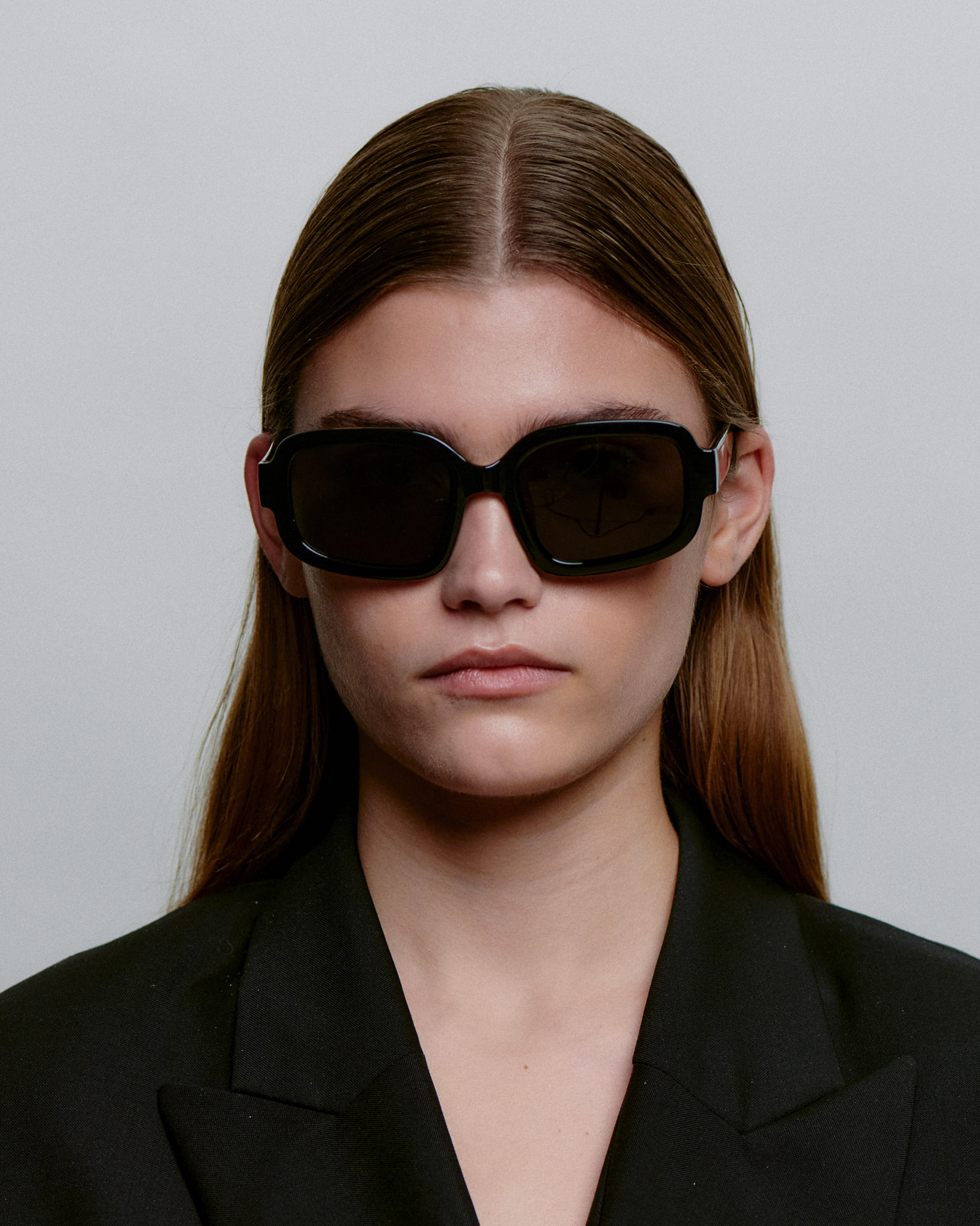 Firkantet store sorte A.Kjærbede solbriller med sort glas - dame model